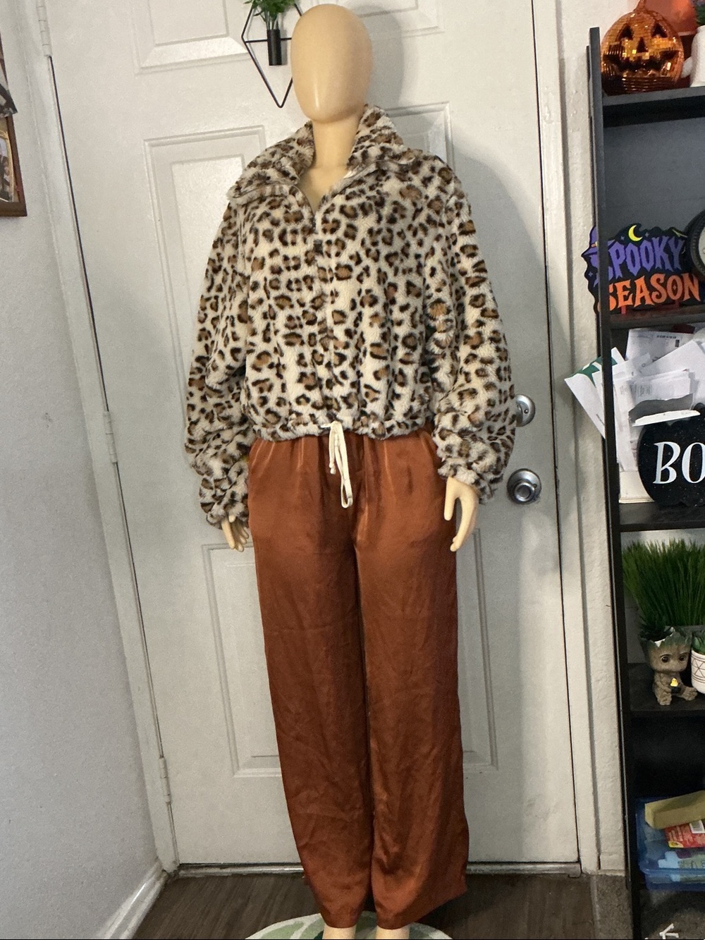 Leopard Print Faux Fur Jacket - Women’s Cozy Animal Print Jacket and dressy pant
